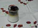 Pannacotta à la reine-des-prés et aux cerises