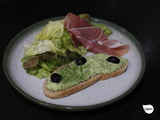 Tartines de caviar de courgette aux saveurs grecques