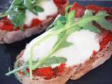 Bruschetta poivrons – jambon de Parme – mozzarella