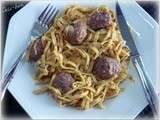 Fettuccine aux boulettes de boeuf à la sauce tomates