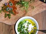 Salade de concombre au yaourt et herbes du jardin