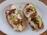 Tartines feta, poulet & tomates séchées