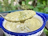 Soupe de courgette, garden peas, haricots blancs et pesto