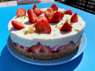 Entremets Mousse de Yaourt façon Fraisier (Recette extra Facile!)