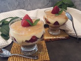 Tiramisu aux fraises et compotée de rhubarbe