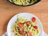 Spaghetti de courgettes aux tomates cerise rôties, citron et pignons