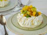 Pavlova aux fruits exotiques