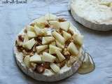 Camembert roti au sirop d'érable, pommes et noix