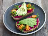 Tartines betterave avocat