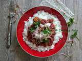 Assiette de haricots rouges à la tomate