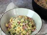 One pan pasta au jambon, lardons et petits pois