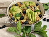 Salade de quinoa, avocat et myrtilles