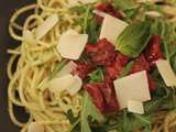 Spaghettis au pesto de roquette et tomates séchées