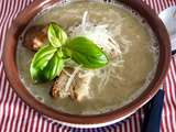 Soupe à l’oignon au bouillon de poule