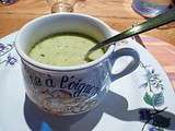 Soupe courgette, curry et noix de coco