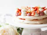 Pavlova fraises et fleur de sureau