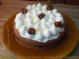 Gateau au noix fourre au chocolat, chantilly et noix caramelisees