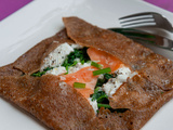 Crêpes au saumon fumé, chèvre et épinards