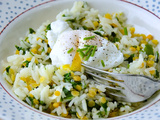 Riz, fanes de radis, lentilles corail et œuf poché