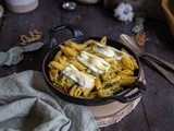 Gratin de pâtes aux légumes, pesto et brie