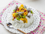 Pavlova Exotique: Meringue Combava, Chantilly Coco & Fruits Exotiques