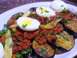 Aubergines frites à la fondue de tomate à l'ail- beydenjel makli m'charmel tmatem w tawm