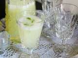 Limonade maison au citron et à la menthe fraîche