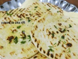 Naans ou pain plat indien - pâte au lait caillé