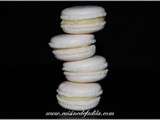 Farandole de macarons: à la fleur d'oranger, à la pomme Granny Smith et au chocolat au lait fruit de la passion