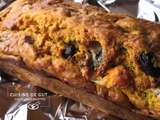 Cake aux poivrons, speck olives et bleu des Basques