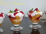 Verrines sucrées - mousse de nectarines - fraises et chantilly