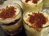 Coupes Tiramisu chocolat-banane et compotée de poires