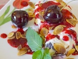 Glace au mascarpone et aux cerises, coulis de cerises