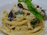 Linguine au chèvre frais, aubergine, piment et basilic