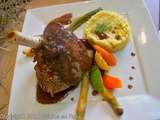 Souris d'agneau au foin, sauce aux 5 épices polenta aux cèpes et petits légumes printaniers glacés