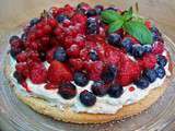 Tarte sablée aux fruits rouges, chantilly aux noix et coulis de fruits des bois au basilic