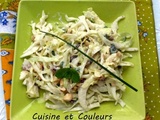 Salade de chou blanc de printemps aux raisins secs et cajou