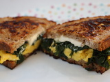 Grilled cheese oeuf et épinards