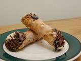 Cannoli  à la crème au chocolat et macarons (crêpes roulées)