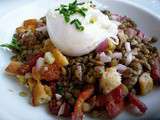 Salade de lentilles du Puy à la lyonnaise (lardons, croûtons, oeuf poché)