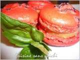 Macarons à la gelée de tomates et basilic