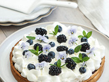 Tarte aux myrtilles, aux mûres et à la crème chantilly