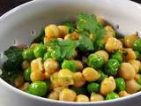 Salade de pois chiche et petits pois, herbes fraîches et curcuma