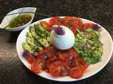 Tomates, fleurs de ciboulette, burrata