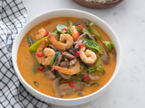 Crevettes au curry rouge et au lait de coco