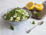 Salade de petits pois à la feta, zestes de citron et menthe