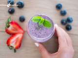 Smoothie aux myrtilles, fraises et graines de chia