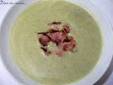 Velouté de mâche et bacon croustillant