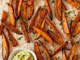 Frites de patates douces et dip à l’avocat