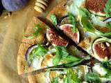 Pizza à la farine complète aux figues et au chèvre